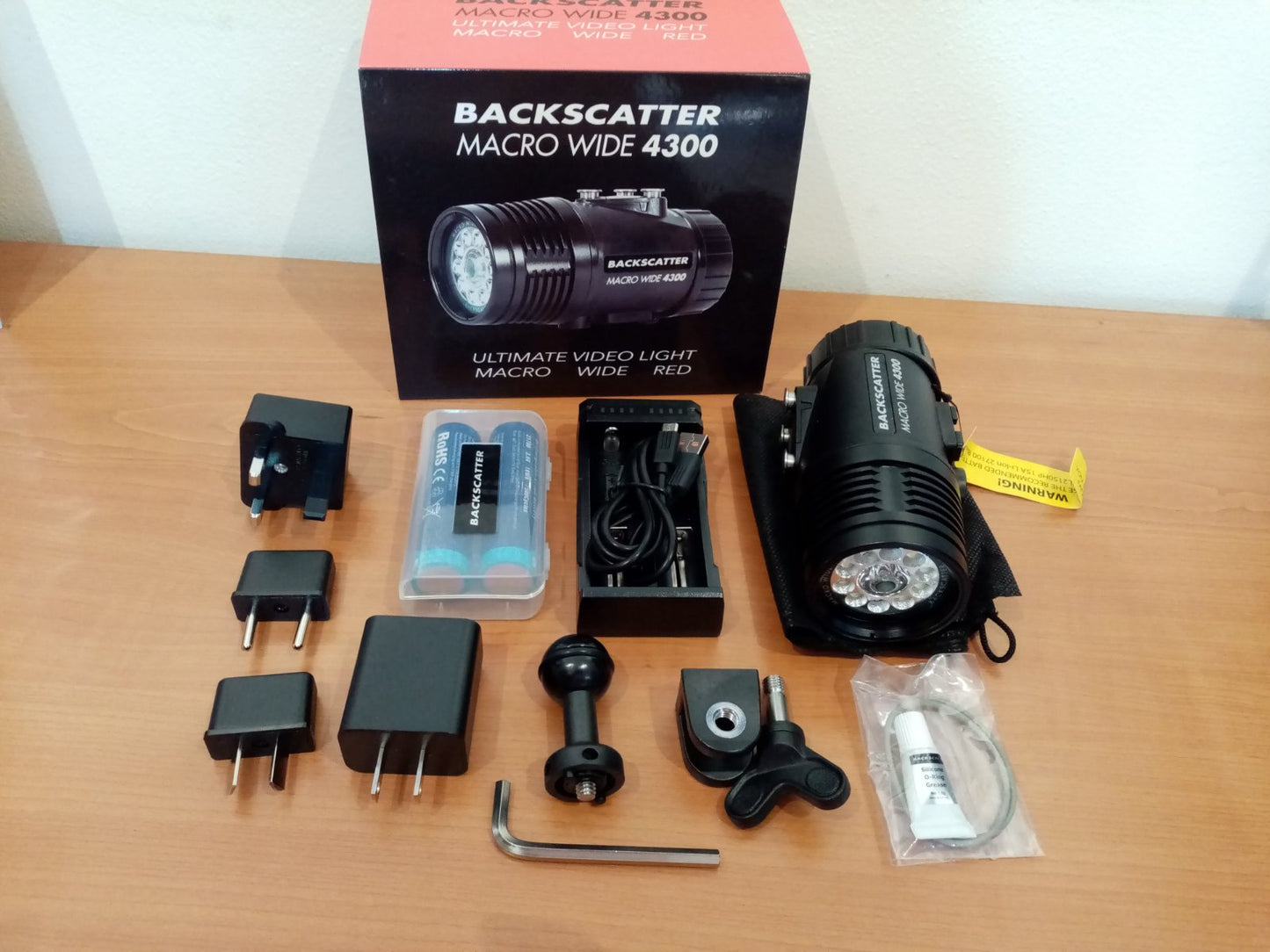 BACKSCATTER MW-4300 MACRO WIDE 4300 UNDERWATER VIDEO LIGHT